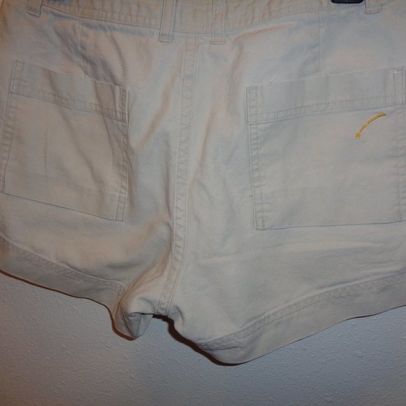 Junior's Khaki Shorts Size 11 - Picture 8 of 10